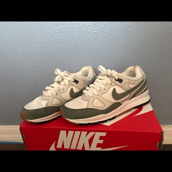 nike moss green shoes